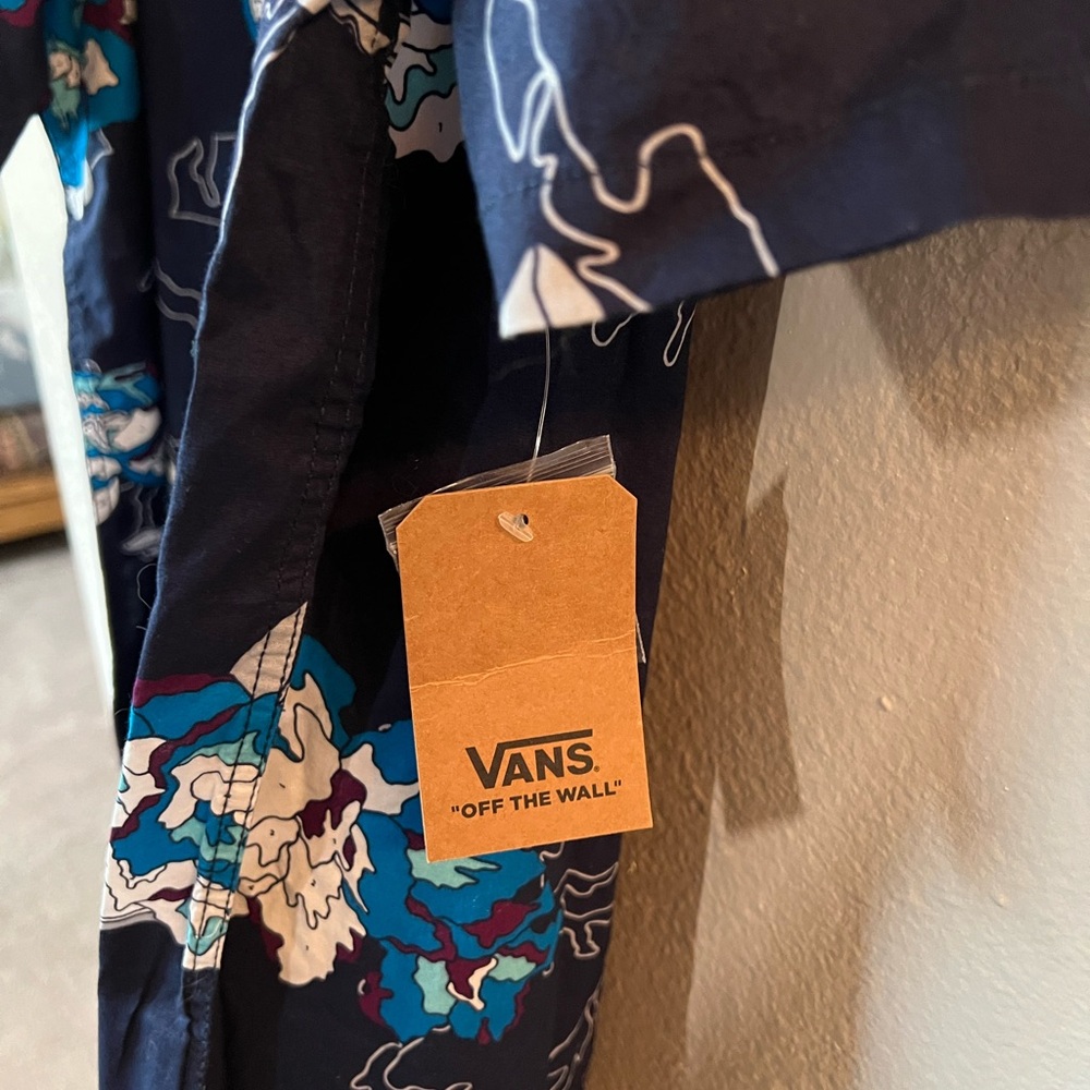 NEW WITH TAGS VANS button up shirt size large navy blue floral - Picture 4 of 7